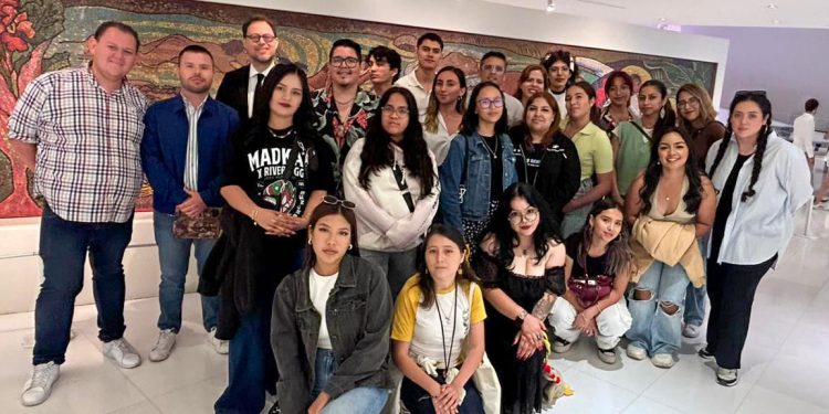 ALUMNOS DE LA UNIVERSIDAD MUNDIAL EXPLORARON EL ARTE Y DISEÑO EN CDMX