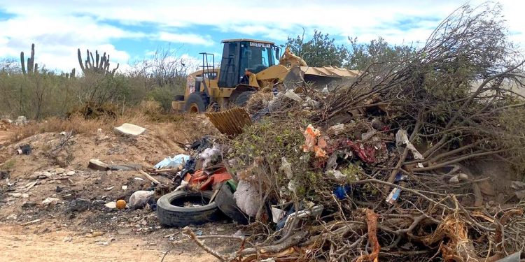 PERSONAL DE SERVICIOS PÚBLICOS ATIENDE REPORTES CIUDADANOS SOBRE TIRADEROS CLANDESTINOS EN CSL