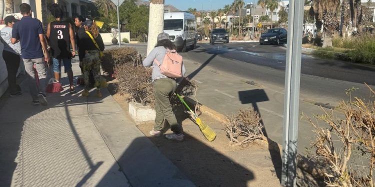 SERVICIOS PÚBLICOS Y PERSONAL DE DIVERSAS ÁREAS MUNICIPALES DIERON INICIO A UNA JORNADA DE LIMPIEZA EN LA ZONA TURÍSTICA DE SAN JOSÉ DEL CABO