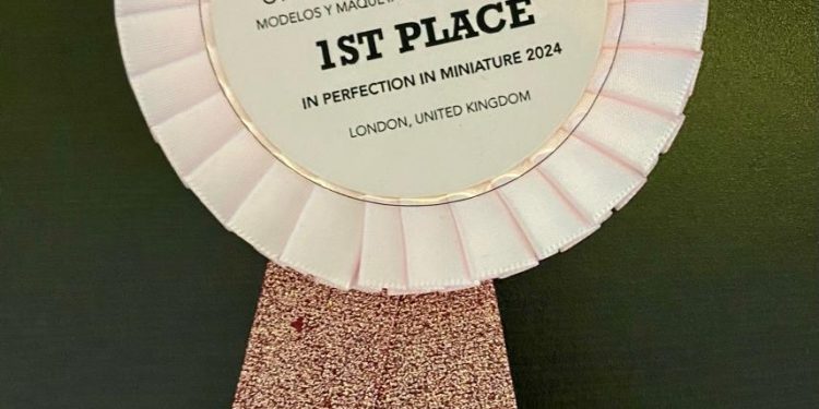 ALUMNOS DE ARQUITECTURA DE LA UM OBTIENEN PREMIO INTERNACIONAL EN REYNO UNIDO