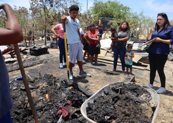 INICIO ATENCIÓN SMDIF LOS CABOS A DOS FAMILIAS AFECTADAS POR UN INCENDIO EN LA COLONIA NUEVA ESPERANZA EN SAN JOSÉ DEL CABO