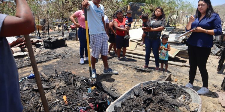 INICIO ATENCIÓN SMDIF LOS CABOS A DOS FAMILIAS AFECTADAS POR UN INCENDIO EN LA COLONIA NUEVA ESPERANZA EN SAN JOSÉ DEL CABO