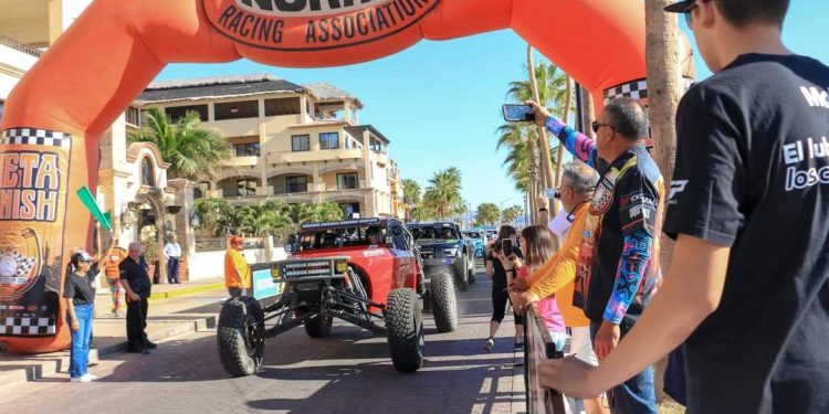 TRAS LAS HUELLAS Por Monserrath Villalejo Baeza