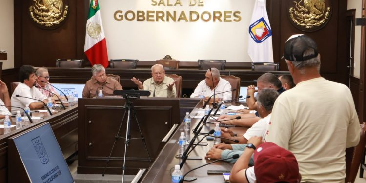 SOSTIENE GOBERNADOR DE BCS, REUNIÓN DE TRABAJO CON PESCADORES DE LA ZONA DEL GOLFO DE ULLOA