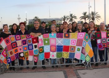 ELABORAN 90 MANTAS DE “GRAFITI TEJIDO” PARA INTERNAS DEL CENTRO DE REINSERCIÓN SOCIAL DE LA PAZ
