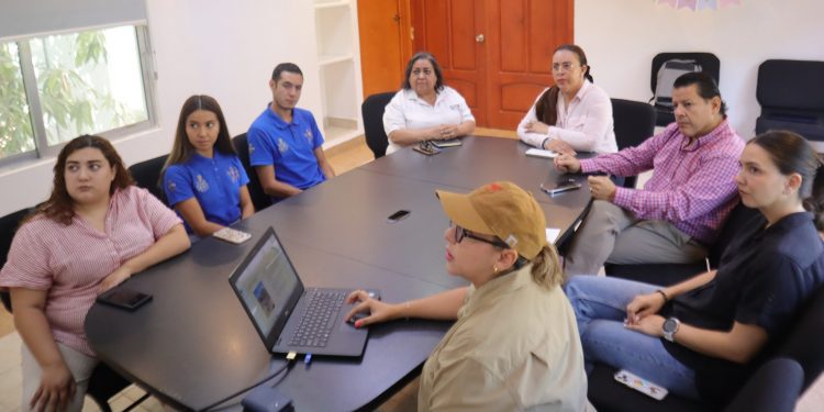 PRESIDENTA HONORARIA DEL SMDIF LOS CABOS, FLORA AGUILAR DE LEGGS, SOSTUVO UNA REUNIÓN CON REPRESENTANTES DEL RANCHO LA CUADRA ERRE PARA EL SERVICIO DE TERAPIAS EQUINAS