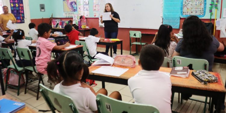 SMDIF LOS CABOS VISITÓ LA ESCUELA PRIMARIA ENCARNACIÓN COSÍO AVILÉS, PARA REALIZAR LA CONSULTA NACIONAL ¿ME ESCUCHAS? 2024.