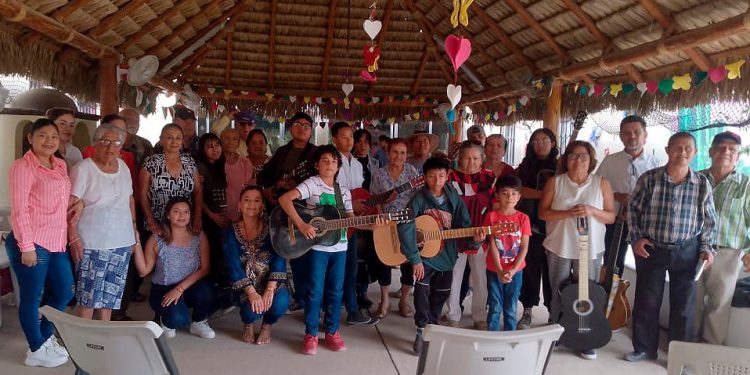 LA “CASA DE DÍA” EN SAN JOSÉ DEL CABO, AGRADECE A INTEGRANTES DE LA ESCUELA DE MÚSICA DE LA COLONIA VISTA HERMOSA LOS MOMENTOS DE ALEGRÍA QUE LLEVARON A LAS PERSONAS ADULTAS MAYORES.