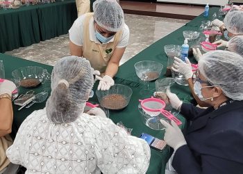 VOLUNTARIADO IMSS EN BCS ELABORA PRÓTESIS ARTESANALES PARA MUJERES QUE PADECIERON CÁNCER