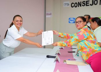 TRAS LAS HUELLAS Por Monserrath Villalejo Baeza