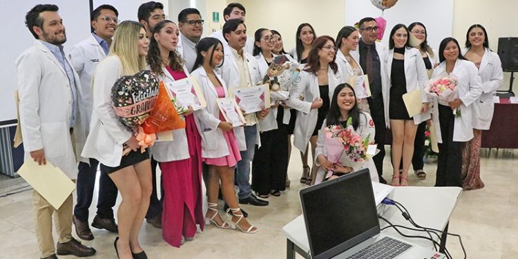 EGRESA HOSPITAL SALVATIERRA UNA NUEVA GENERACIÓN DE MÉDICOS INTERNOS DE PREGRADO