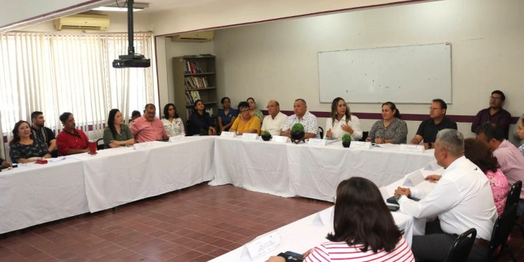 PRESENTAN DOCENTES DE BCS PROPUESTAS PARA CURSOS DE FORMACIÓN CONTINUA