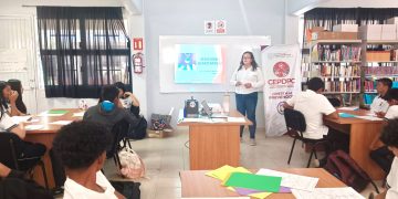 ENTREGAN UNIFORMES A PERSONAL DE ICATEBCS
