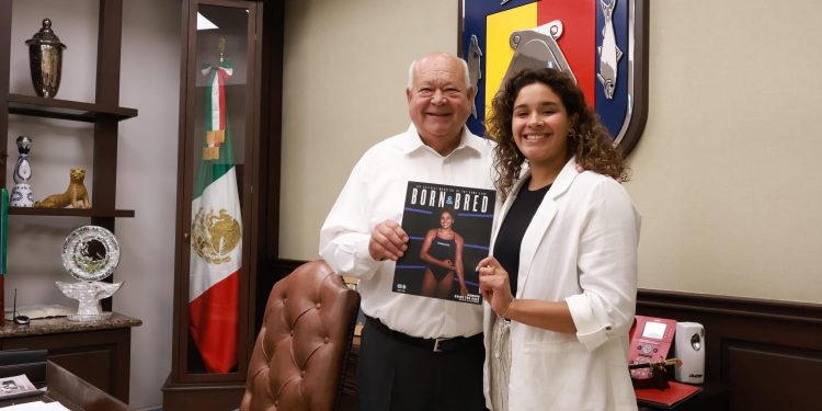 RECIBE GOBERNADOR VMCC A CLAVADISTA ARANZA VÁZQUEZ