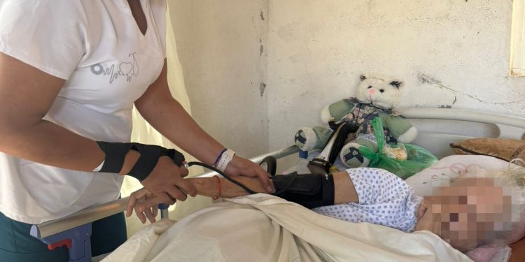 REALIZÓ VISITA DOMICILIARIA PERSONAL ESPECIALIZADO DE LA UNIDAD BÁSICA DE REHABILITACIÓN DEL SMDIF LOS CABOS A PERSONA ADULTA MAYOR EN SAN JOSÉ DEL CABO