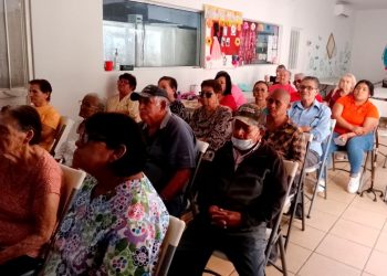 IMPARTE SMDIF LOS CABOS PLÁTICAS INFORMATIVAS EN LA CASA DE DÍA, CON EL TEMA : “LA PREVENCIÓN DE LA INSOLACIÓN “