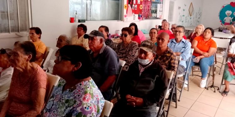 IMPARTE SMDIF LOS CABOS PLÁTICAS INFORMATIVAS EN LA CASA DE DÍA, CON EL TEMA : “LA PREVENCIÓN DE LA INSOLACIÓN “