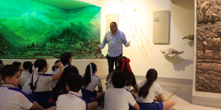 INAUGURAN 2° FERIA DEL LIBRO INFANTIL Y JUVENIL EN LA PAZ