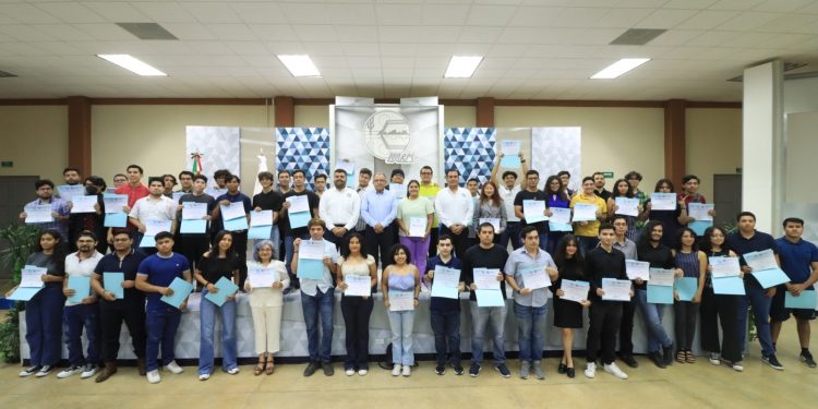 UABCS RECONOCE A ESTUDIANTES DESTACADOS EN EL ÁMBITO ACADÉMICO DE LOS SISTEMAS COMPUTACIONALES