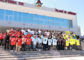 ENTREGA GOBERNADOR VMCC, UNIFORMES A PARTICIPANTES DE LA SEGUNDA COPA PAZÍFICA DE FÚTBOL