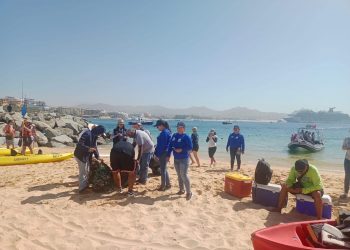 RETIRA PERSONAL DE ZOFEMAT 168 KILOS DE BASURA DEL FONDO MARINO EN LOS CABOS