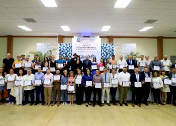 LA UABCS RECONOCE LA DEDICACIÓN DE SU PERSONAL DOCENTE
