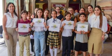ENTREGAN SIPINNA Y ATENCIÓN CIUDADANA 12 APOYOS ECONÓMICOS A INTEGRANTES DEL CABILDO INFANTIL DE LOS CABOS PARA ADQUISICIÓN DE EQUIPOS DE CÓMPUTO