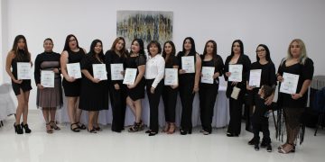 CONCLUYEN USUARIAS DEL CJM CURSO DE TRAZOS DE CEJAS Y APLICACIÓN DE PESTAÑAS