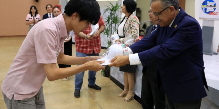 INVITAN A FAMILIAS QUE DESEEN SER ANFITRIONAS DE ESTUDIANTES JAPONESES QUE HARÁN UNA ESTANCIA ACADÉMICA EN UABCS Y CIBNOR