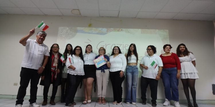 ESTUDIANTES DE IDIOMAS EN LA UABCS REALIZAN EXPOSICIÓN DE CULTURA ITALIANA