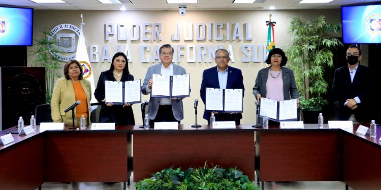 LA UABCS Y EL PODER JUDICIAL FIRMAN CONVENIO ESPECÍFICO DE COLABORACIÓN PARA LA REALIZACIÓN DE SERVICIO SOCIAL