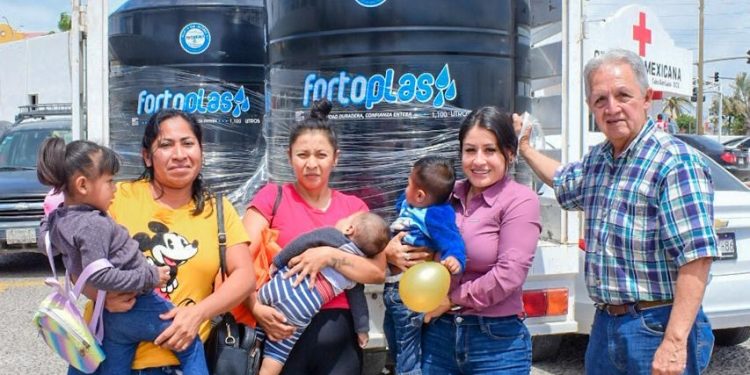 BENEFICIA H. XIV AYUNTAMIENTO DE LOS CABOS A 33 FAMILIAS CON ENTREGA DE TINACOS