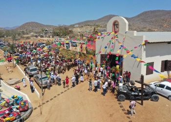 ENCABEZA ALCALDE DE LOS CABOS OSCAR LEGGS CASTRO LA TRADICIONAL CABALGATA DE LAS FIESTAS DE MIGRIÑO 2024