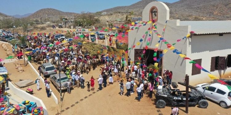 ENCABEZA ALCALDE DE LOS CABOS OSCAR LEGGS CASTRO LA TRADICIONAL CABALGATA DE LAS FIESTAS DE MIGRIÑO 2024