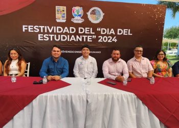 AUTORIDADES MUNICIPALES DE LOS CABOS CONMEMORARON EL DÍA DEL ESTUDIANTE CON UN DESAYUNO EN SU HONOR A LA JUVENTUD