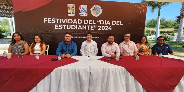 AUTORIDADES MUNICIPALES DE LOS CABOS CONMEMORARON EL DÍA DEL ESTUDIANTE CON UN DESAYUNO EN SU HONOR A LA JUVENTUD