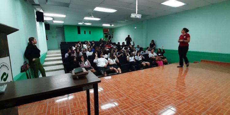 UABCS OFRECE PLATICA SOBRE RESPONSABILIDAD SOCIAL INCLUSIÓN Y NUEVAS MASCULINIDADES A ESTUDIANTES DEL CONALEP