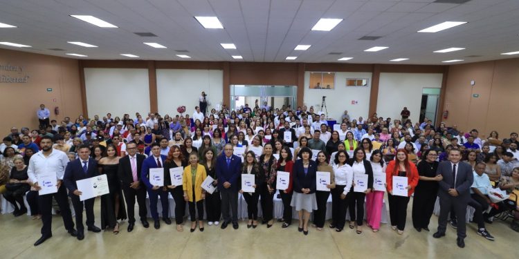 UABCS CELEBRA LA ENTREGA DE 283 DOCUMENTOS ACADÉMICOS EN TRES CEREMONIAS OFICIALES