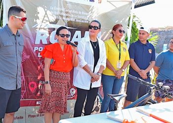 ELABORAN 90 MANTAS DE “GRAFITI TEJIDO” PARA INTERNAS DEL CENTRO DE REINSERCIÓN SOCIAL DE LA PAZ