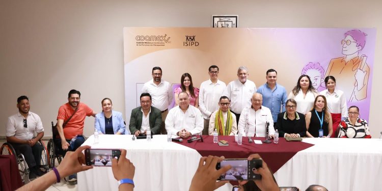 INAUGURA GOBERNADOR VMCC, FORO NACIONAL DE INSTITUTOS Y ORGANIZACIONES PARA PERSONAS CON DISCAPACIDAD