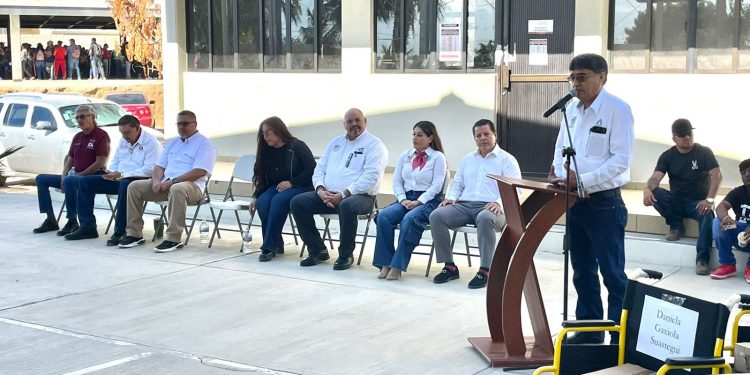 EL PRESIDENTE MUNICIPAL OSCAR LEGGS CASTRO ANUNCIÓ LA CONTRATACIÓN DE NUEVOS CAMIONES POR UN LAPSO DE 10 DÍAS, MIENTRAS SE COMPRAN LAS NUEVAS UNIDADES CON EL OBJETIVO DE REGULARIZAR EL SERVICIO DE RECOLECCIÓN DE BASURA