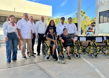 EL SMDIF LOS CABOS Y EL CRIT BAJA CALIFORNIA SUR ESTRECHAN LAZOS DE COLABORACIÓN; ENTREGAN DONATIVO DE 30 SILLAS DE RUEDAS.