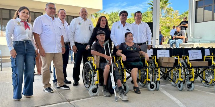 EL SMDIF LOS CABOS Y EL CRIT BAJA CALIFORNIA SUR ESTRECHAN LAZOS DE COLABORACIÓN; ENTREGAN DONATIVO DE 30 SILLAS DE RUEDAS.