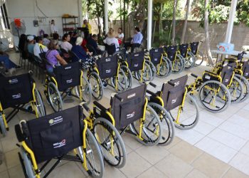 EL SMDIF LOS CABOS HIZO ENTREGA DE 14 SILLAS DE RUEDAS  A FAVOR DE LAS PERSONAS CON DISCAPACIDAD.