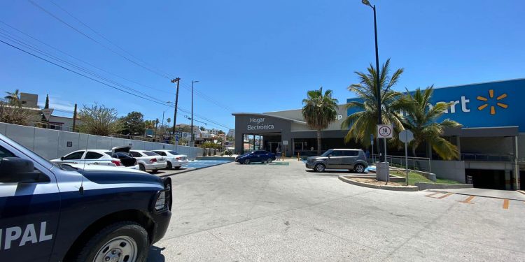 POLICÍA PREVENTIVA REALIZA PATRULLAJE REGULAR EN ÁREAS COMERCIALES, PLAZAS Y ZONAS DE ALTA AFLUENCIA DE PERSONAS EN LOS CABOS