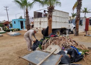 SERVICIOS PÚBLICOS TRABAJA ACTIVAMENTE EN EL MANTENIMIENTO Y LIMPIEZA DE TODOS LOS CEMENTERIOS DEL MUNICIPIO DE LOS CABOS
