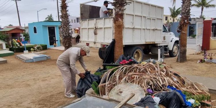 SERVICIOS PÚBLICOS TRABAJA ACTIVAMENTE EN EL MANTENIMIENTO Y LIMPIEZA DE TODOS LOS CEMENTERIOS DEL MUNICIPIO DE LOS CABOS