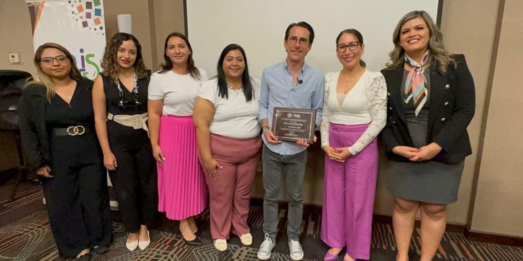 IMPARTIÓ UNA PLÁTICA IMDIS EN COLABORACIÓN CON LA ASOCIACIÓN CIVIL ILUMINEMOS POR EL AUTISMO DENOMINADA “ROMPIENDO PARADIGMAS SOBRE LA INCLUSIÓN”