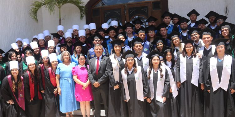 GOBIERNO DEL ESTADO IMPLEMENTA PROGRAMAS Y CAPACITACIÓN EMPRESARIAL EN COMONDÙ