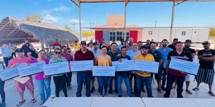 ENTREGA VMCC ESTÍMULOS A PERSONAL DE APOYO Y ASISTENCIA A LA EDUCACIÓN EN BCS